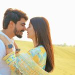 भारतीय रोमांटिक कहानी के लिए एक-दूसरे के करीब खड़े जोड़े की सांकेतिक तस्वीर
